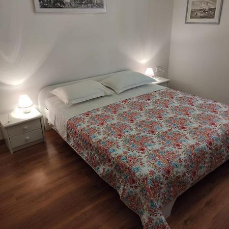 Private Accommodation Raspudic Split Exterior photo