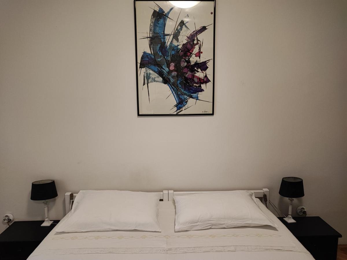 Private Accommodation Raspudic Split Exterior photo